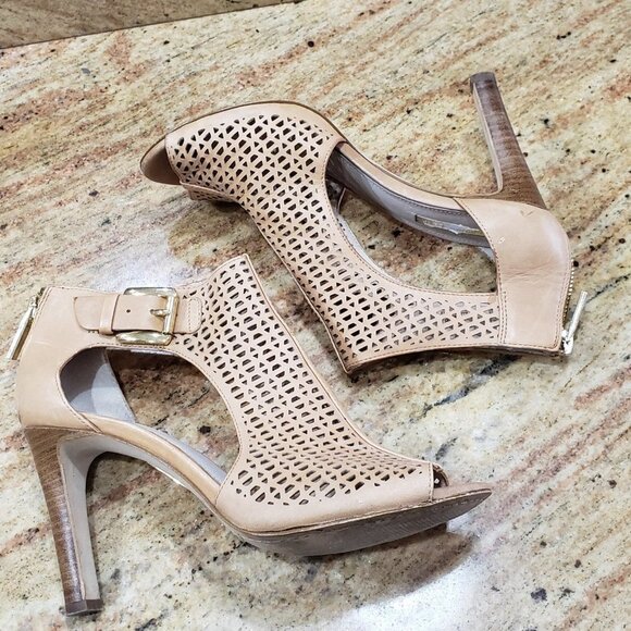 Louise et Cie sz 9 B open toe weave leather, adjustable heels gold access - Picture 1 of 12